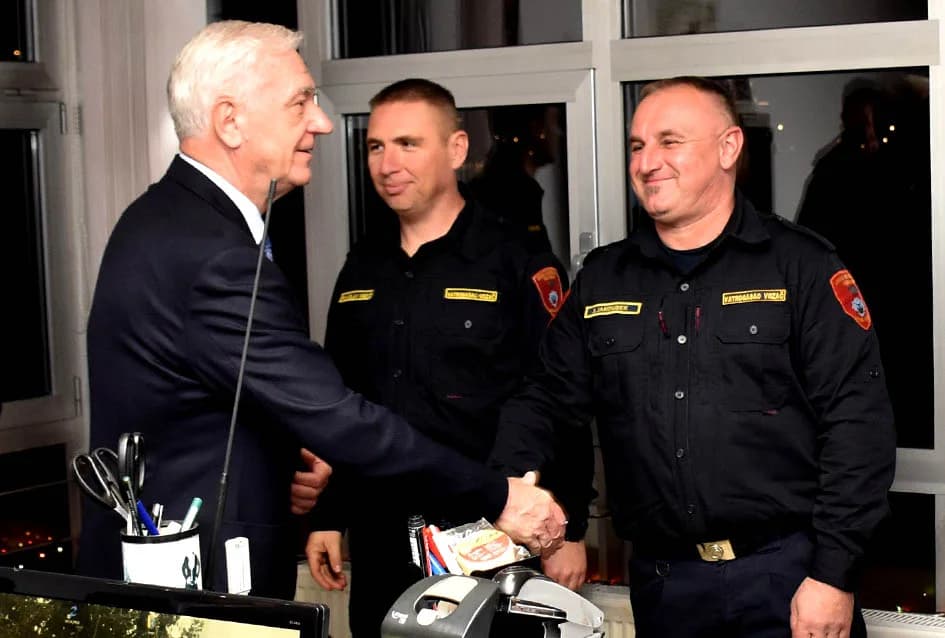 Gradonačelnik Glavić i županica Jozić posjetili dežurne službe u novogodišnjoj noći