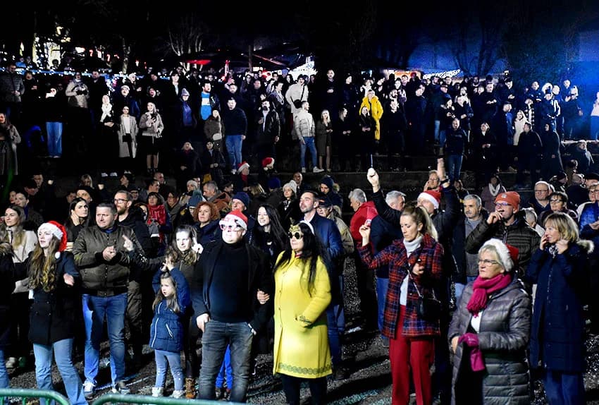Veselo uz šampanjac u Požegi dočekana Nova godina