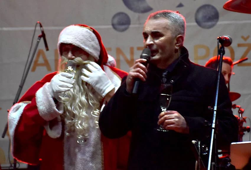 Veselo uz šampanjac u Požegi dočekana Nova godina