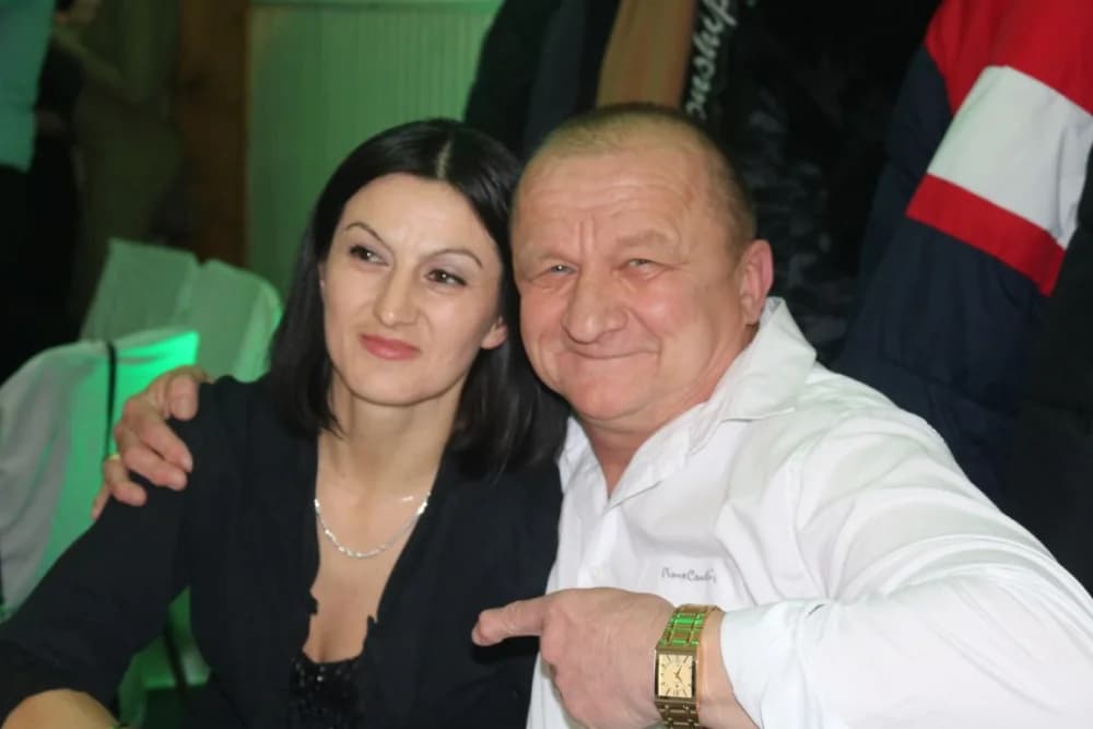 ESTRADNI DOČEK 2024.:Regionalna zvijezda Esad Merulić razveselio 400 slavljenika i uveo ih u Novu godinu