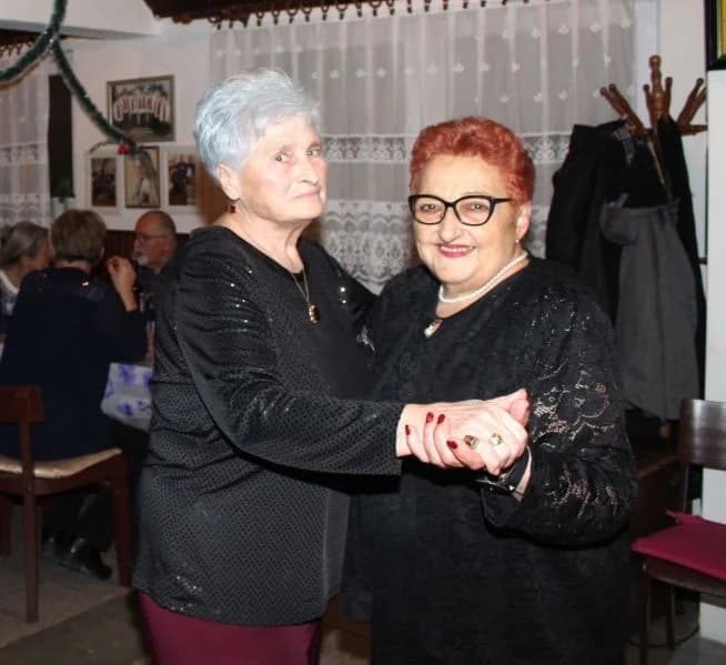 Uz glazbu, pjesmu i ples članovi Matice umirovljenika Pleternica ispratili Staru godinu