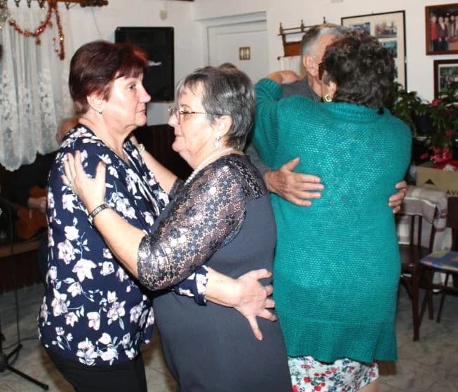 Uz glazbu, pjesmu i ples članovi Matice umirovljenika Pleternica ispratili Staru godinu