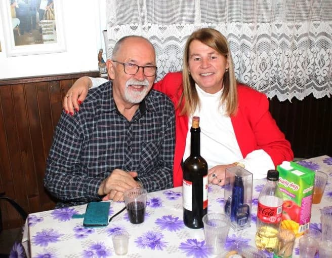 Uz glazbu, pjesmu i ples članovi Matice umirovljenika Pleternica ispratili Staru godinu