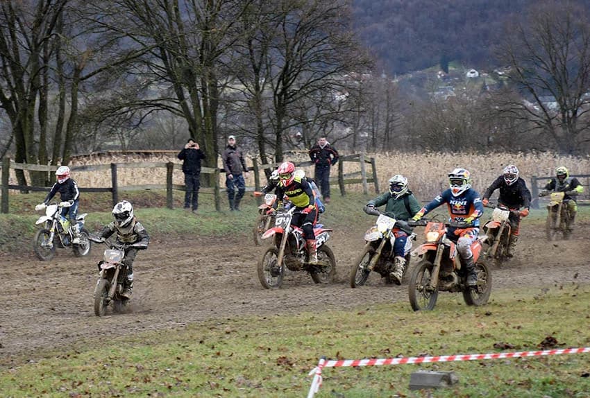 ODRŽANA TRADICIONALNA NOVOGODIŠNJA MOTOKORS UTRKA NA VILARAMA: Darko Puljić iz Miholjca pobjednik