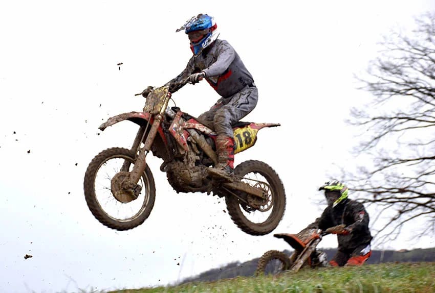 ODRŽANA TRADICIONALNA NOVOGODIŠNJA MOTOKORS UTRKA NA VILARAMA: Darko Puljić iz Miholjca pobjednik