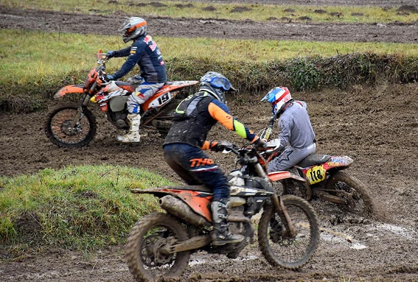 ODRŽANA TRADICIONALNA NOVOGODIŠNJA MOTOKORS UTRKA NA VILARAMA: Darko Puljić iz Miholjca pobjednik
