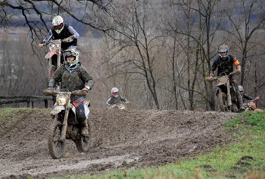 ODRŽANA TRADICIONALNA NOVOGODIŠNJA MOTOKORS UTRKA NA VILARAMA: Darko Puljić iz Miholjca pobjednik