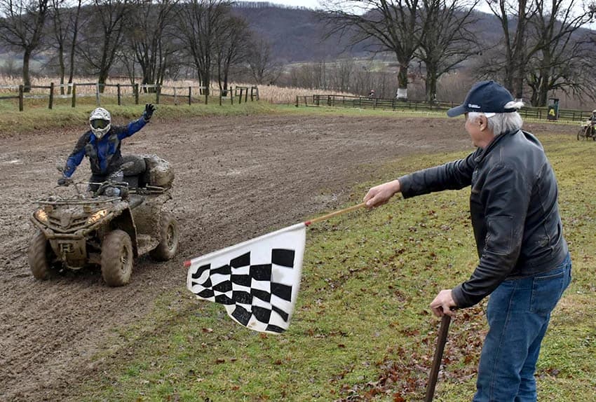 ODRŽANA TRADICIONALNA NOVOGODIŠNJA MOTOKORS UTRKA NA VILARAMA: Darko Puljić iz Miholjca pobjednik
