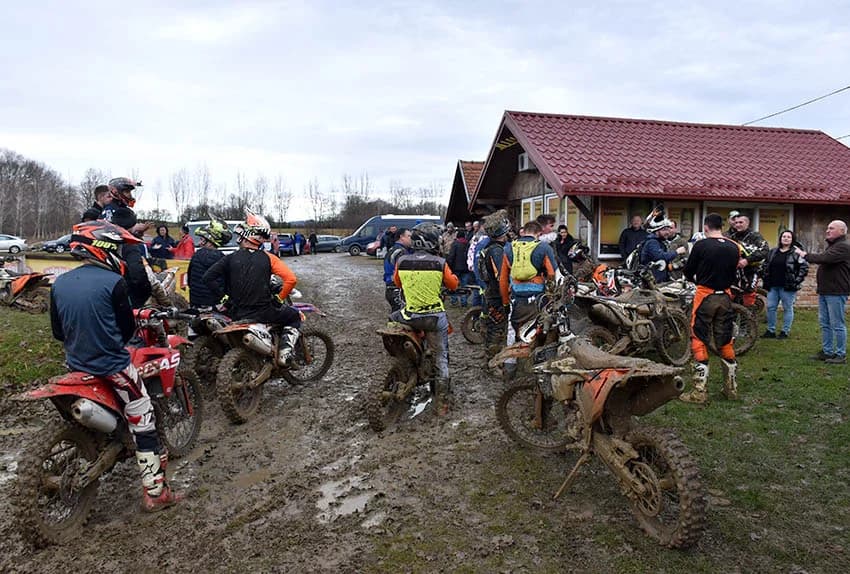 ODRŽANA TRADICIONALNA NOVOGODIŠNJA MOTOKORS UTRKA NA VILARAMA: Darko Puljić iz Miholjca pobjednik