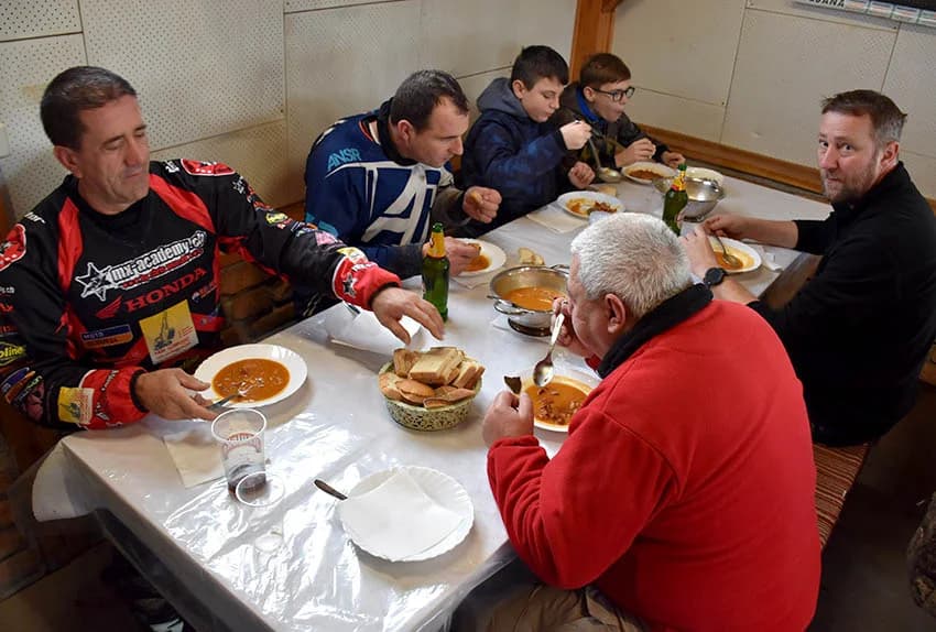 ODRŽANA TRADICIONALNA NOVOGODIŠNJA MOTOKORS UTRKA NA VILARAMA: Darko Puljić iz Miholjca pobjednik