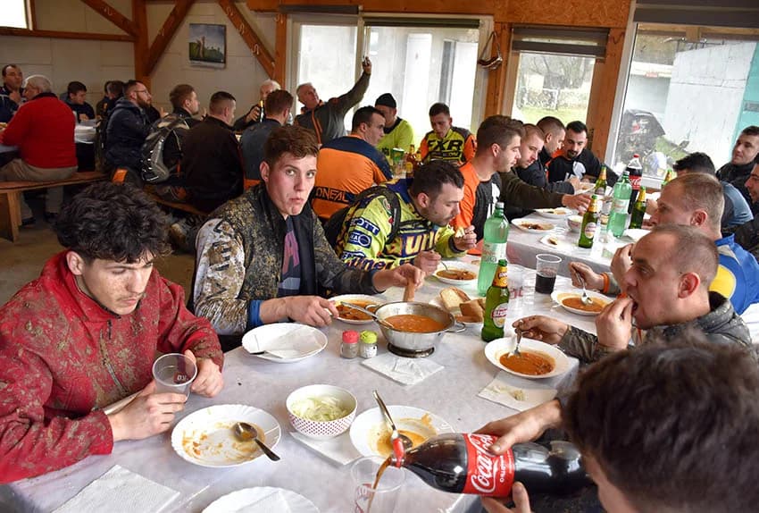 ODRŽANA TRADICIONALNA NOVOGODIŠNJA MOTOKORS UTRKA NA VILARAMA: Darko Puljić iz Miholjca pobjednik