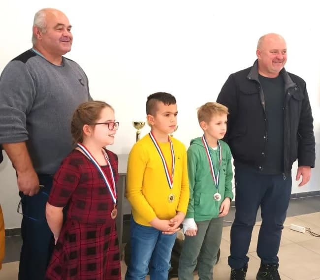 KADETSKI ŠAHOVSKI TURNIR U BRESTOVCU: Ukupni pobjednik Marko Kožić iz Šahovskog kluba Požega