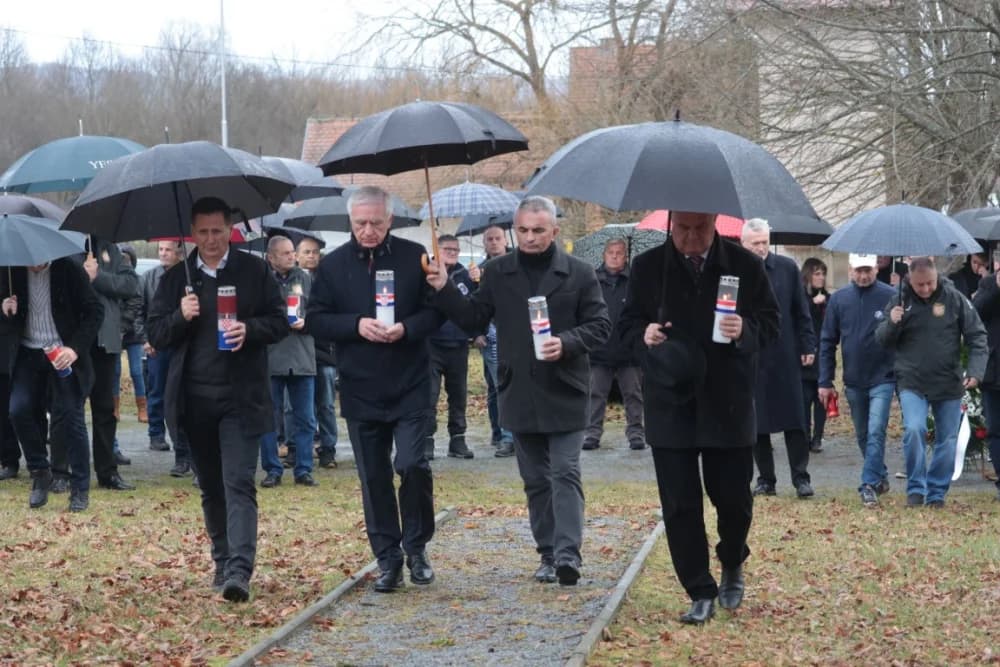 U Španovici odano dužno poštovanje poginulim hrvatskim braniteljima iz Požeštine koji su svoje živote položili na pakračkom području