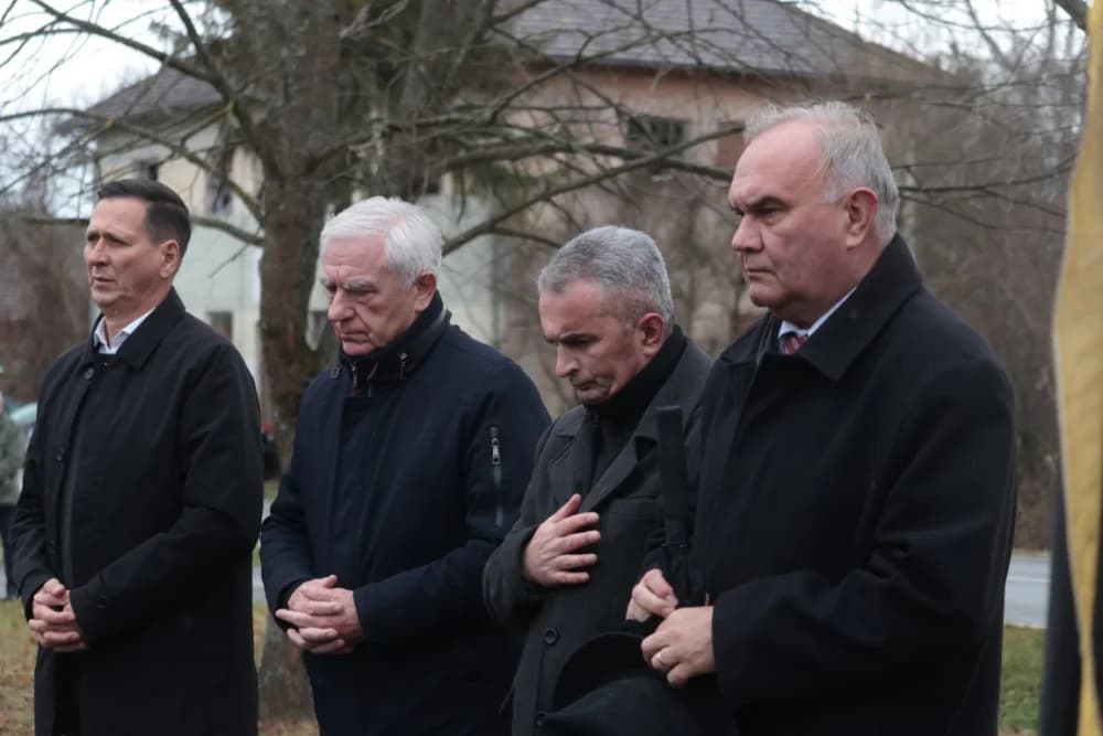 U Španovici odano dužno poštovanje poginulim hrvatskim braniteljima iz Požeštine koji su svoje živote položili na pakračkom području