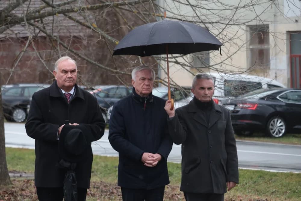 U Španovici odano dužno poštovanje poginulim hrvatskim braniteljima iz Požeštine koji su svoje živote položili na pakračkom području