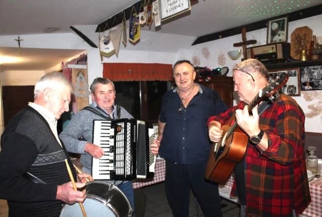 PLETERNIČKI ZAVIČAJNI KUD „RAMA“: Tradicionalni  božićni domjenak uz pjesmu i druženje do kasno u noć