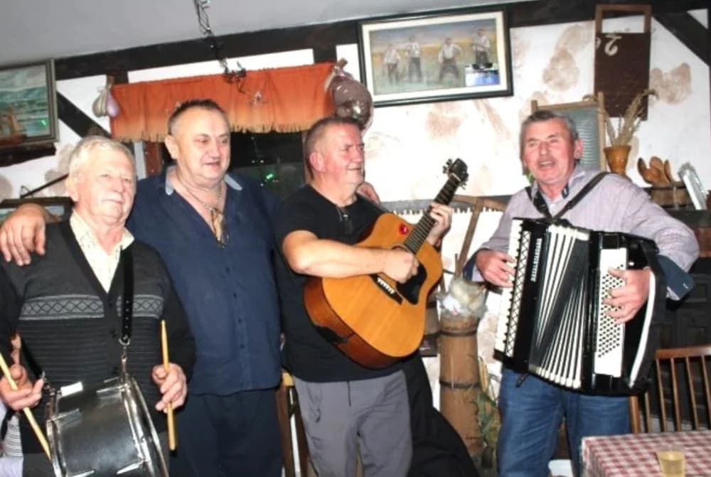 PLETERNIČKI ZAVIČAJNI KUD „RAMA“: Tradicionalni  božićni domjenak uz pjesmu i druženje do kasno u noć