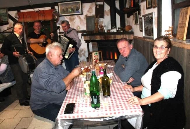 PLETERNIČKI ZAVIČAJNI KUD „RAMA“: Tradicionalni  božićni domjenak uz pjesmu i druženje do kasno u noć