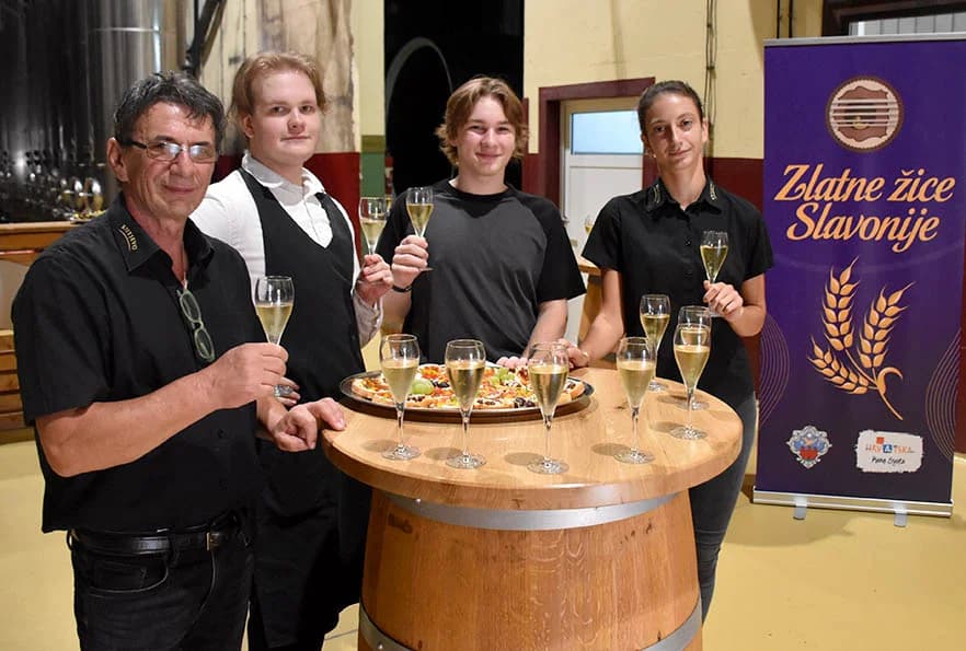 Napunjene festivalske butelje
