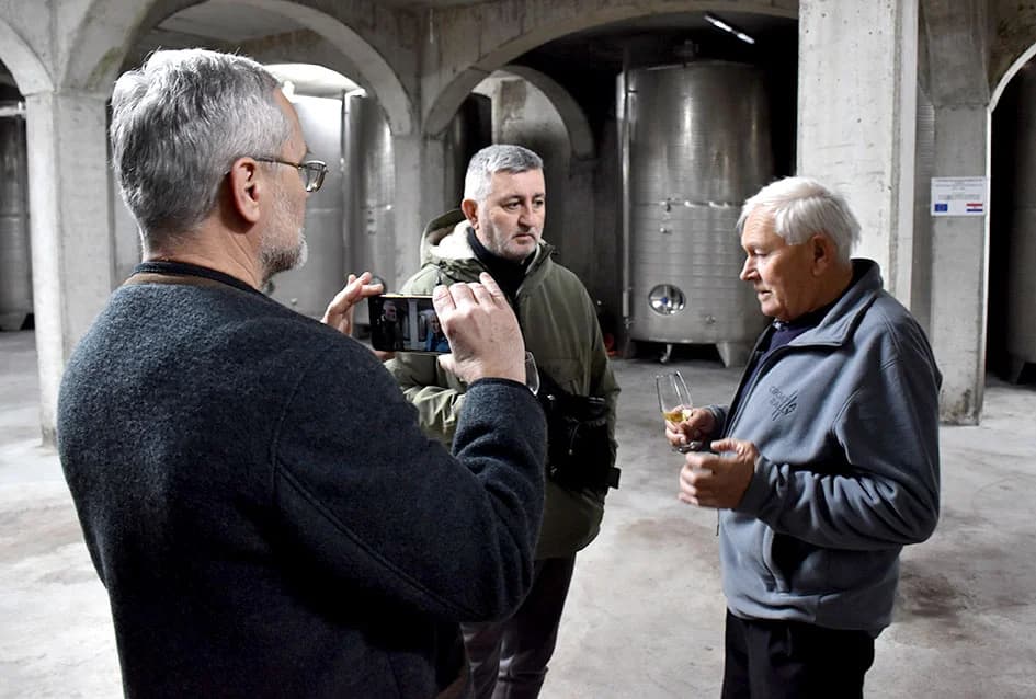 OSJEČKA TELEVIZIJA KOD IVE ENJINGIJA: Poznati vinar bacio „Karte na stol“