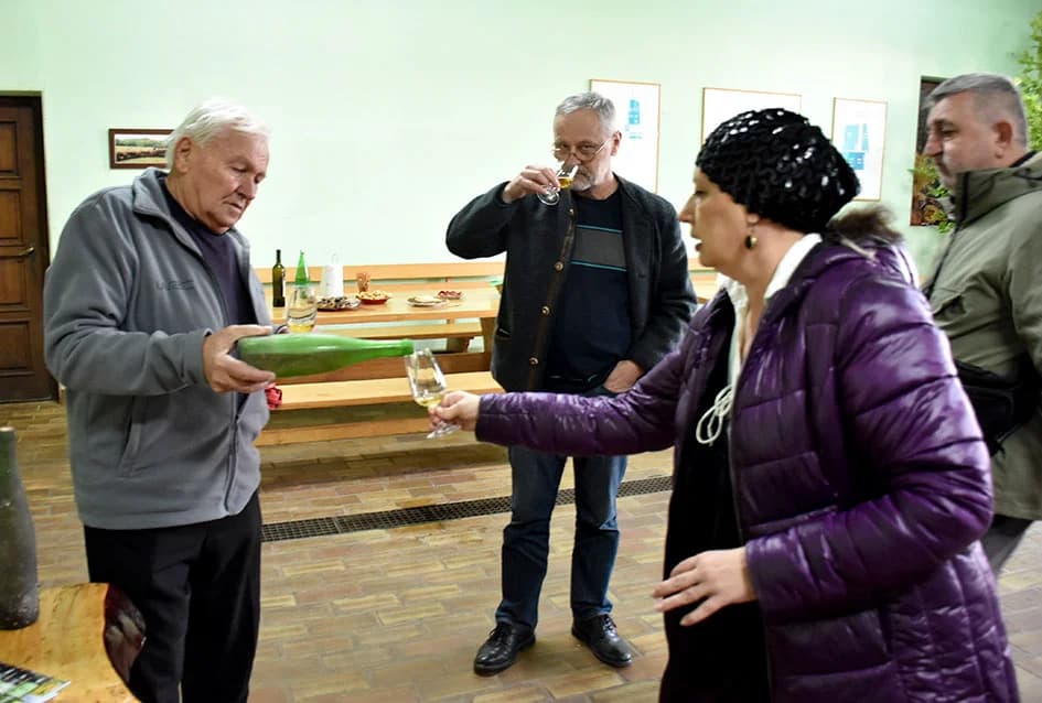 OSJEČKA TELEVIZIJA KOD IVE ENJINGIJA: Poznati vinar bacio „Karte na stol“