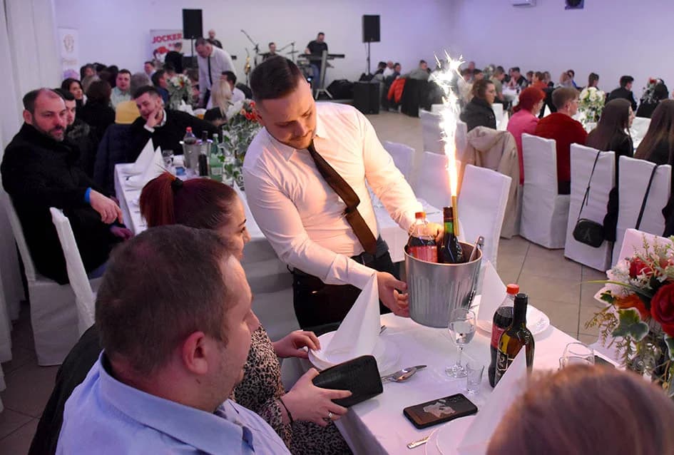 UGOSTITELJSKA 2024.: Ugostitelji požeškog kraja odgođeno dočekali Novu godinu uz obilje pjesama i plesa