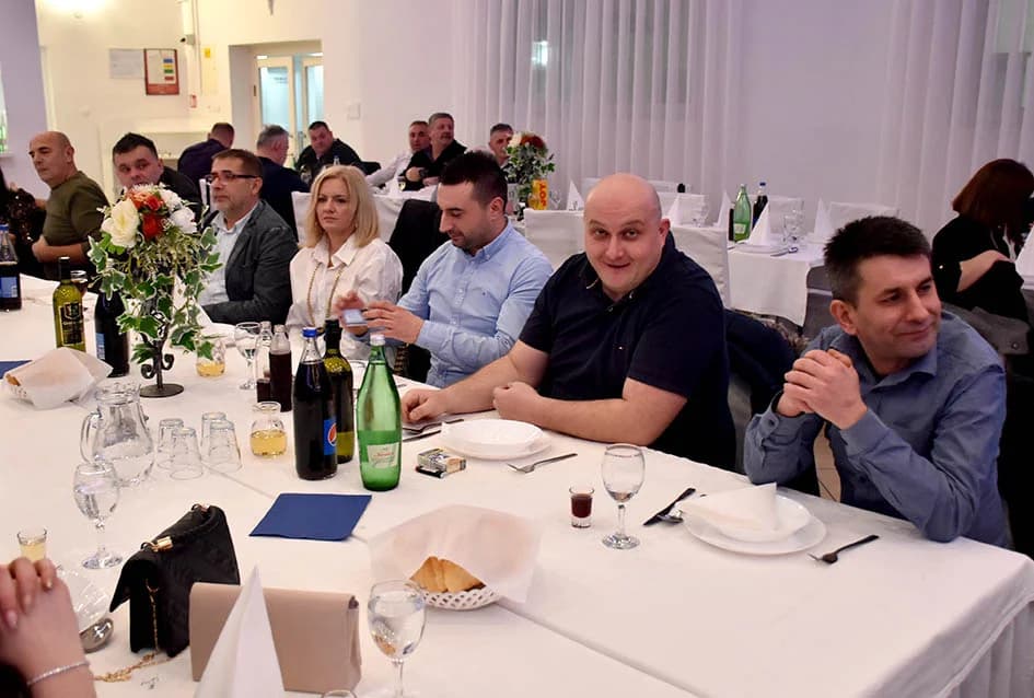 UGOSTITELJSKA 2024.: Ugostitelji požeškog kraja odgođeno dočekali Novu godinu uz obilje pjesama i plesa