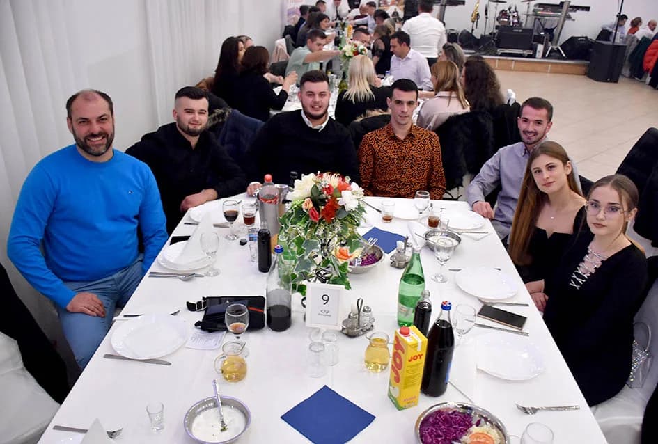 UGOSTITELJSKA 2024.: Ugostitelji požeškog kraja odgođeno dočekali Novu godinu uz obilje pjesama i plesa