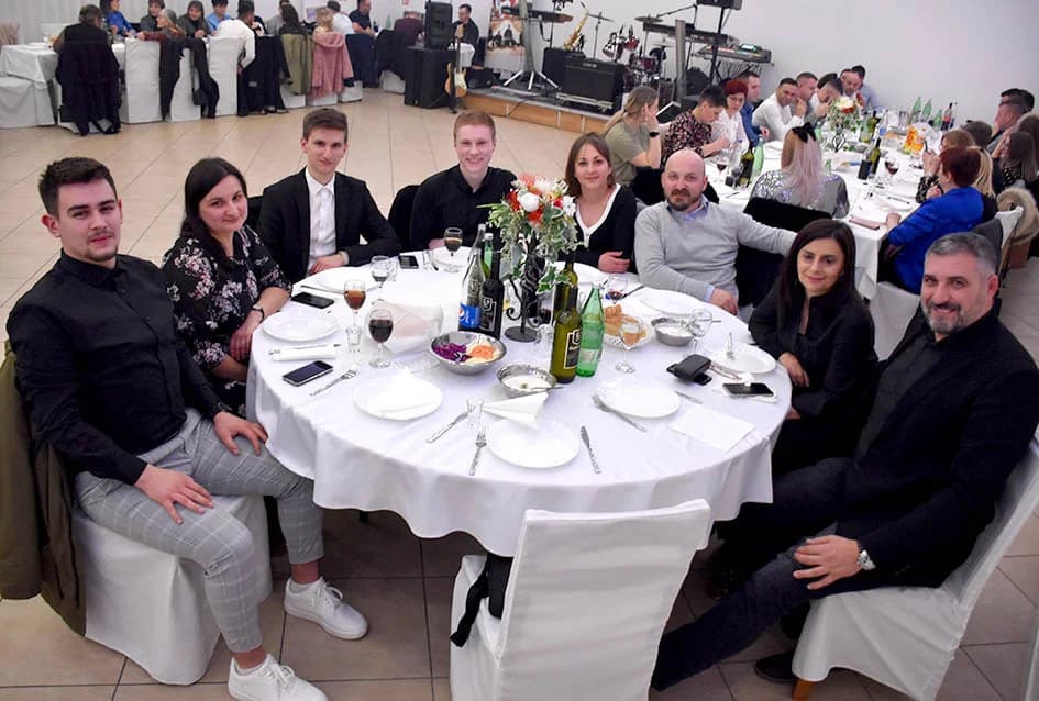 UGOSTITELJSKA 2024.: Ugostitelji požeškog kraja odgođeno dočekali Novu godinu uz obilje pjesama i plesa
