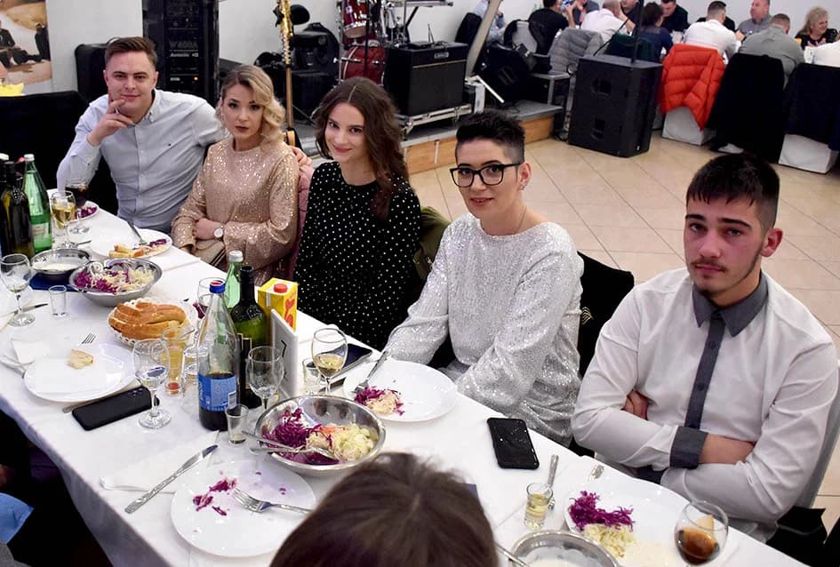 UGOSTITELJSKA 2024.: Ugostitelji požeškog kraja odgođeno dočekali Novu godinu uz obilje pjesama i plesa