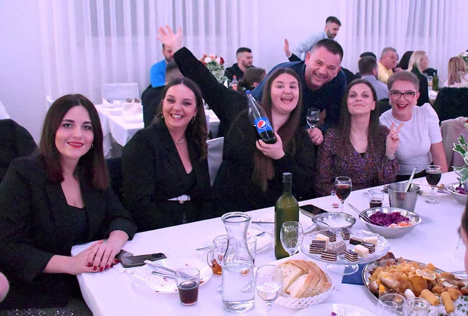 UGOSTITELJSKA 2024.: Ugostitelji požeškog kraja odgođeno dočekali Novu godinu uz obilje pjesama i plesa