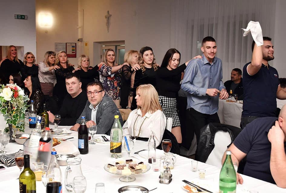 UGOSTITELJSKA 2024.: Ugostitelji požeškog kraja odgođeno dočekali Novu godinu uz obilje pjesama i plesa