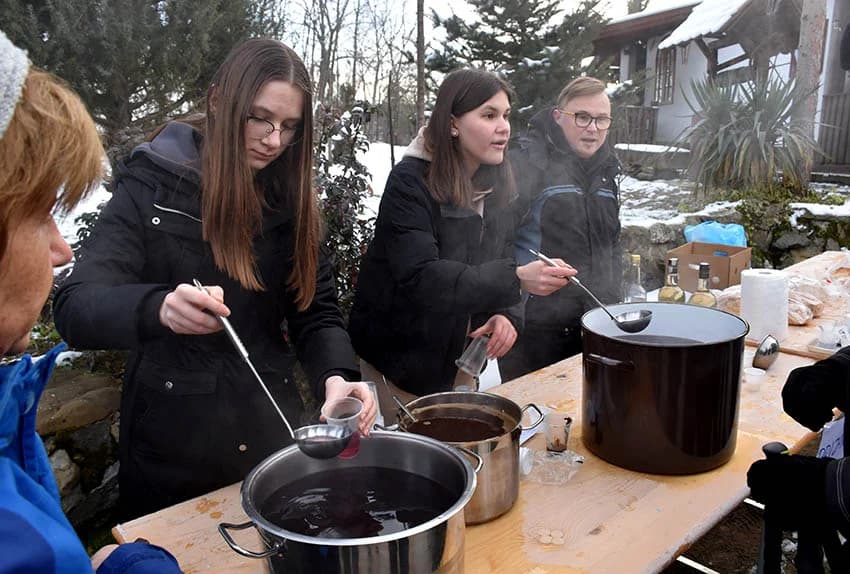 Održan 12. planinarski pohod na najviši vrh požeške gore koji je završio u podnožju Kapavca