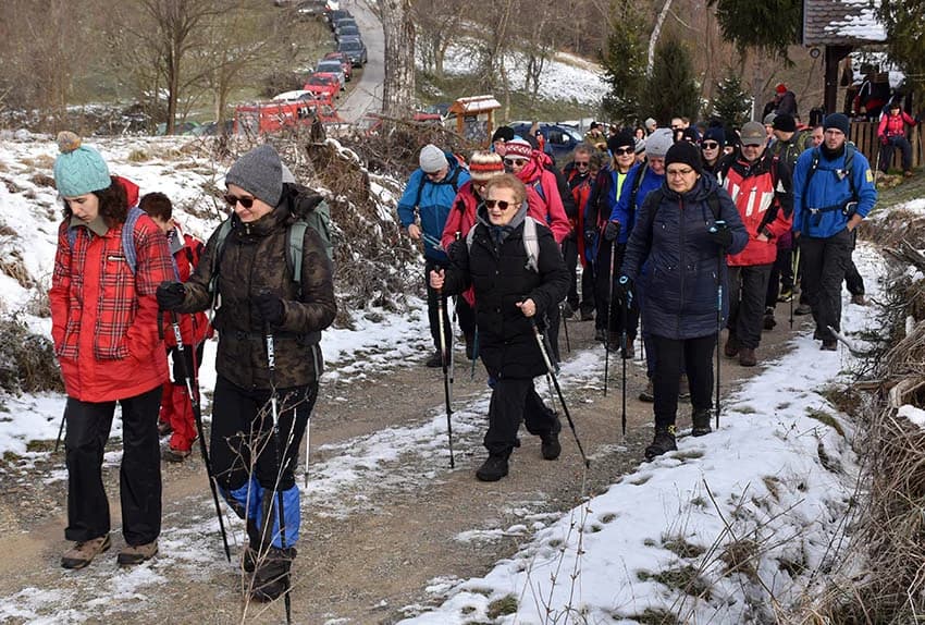 Održan 12. planinarski pohod na najviši vrh požeške gore koji je završio u podnožju Kapavca