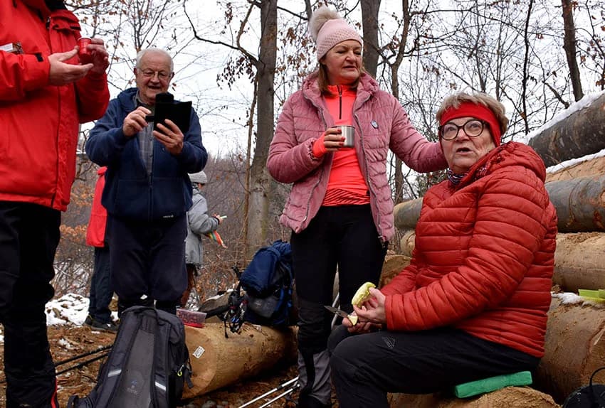 Održan 12. planinarski pohod na najviši vrh požeške gore koji je završio u podnožju Kapavca
