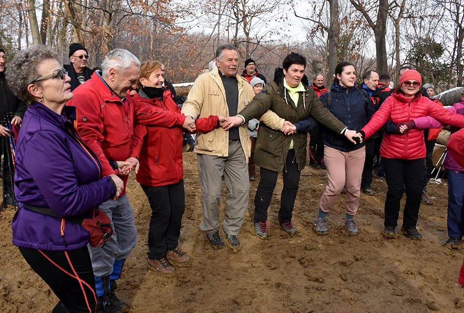 Održan 12. planinarski pohod na najviši vrh požeške gore koji je završio u podnožju Kapavca