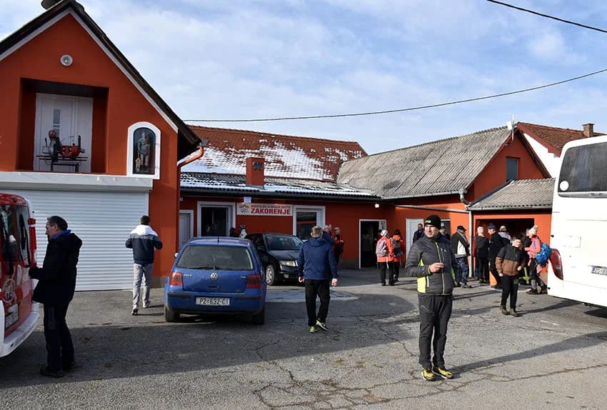 Održan 12. planinarski pohod na najviši vrh požeške gore koji je završio u podnožju Kapavca