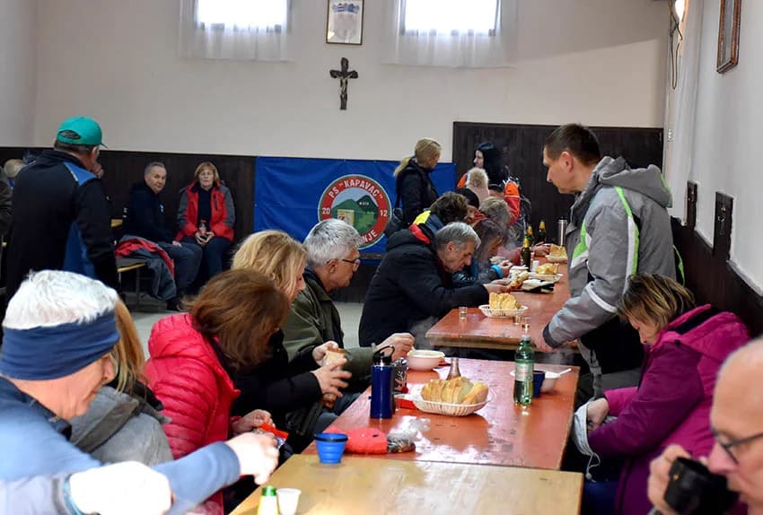 Održan 12. planinarski pohod na najviši vrh požeške gore koji je završio u podnožju Kapavca