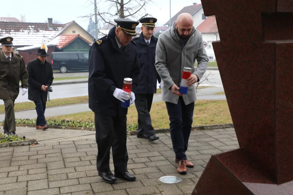 Predavanjem i paljenjem lampiona u Pleternici obilježen Dan međunarodnog priznanja Hrvatske i Dan mirne reintegracije hrvatskog Podunavlja
