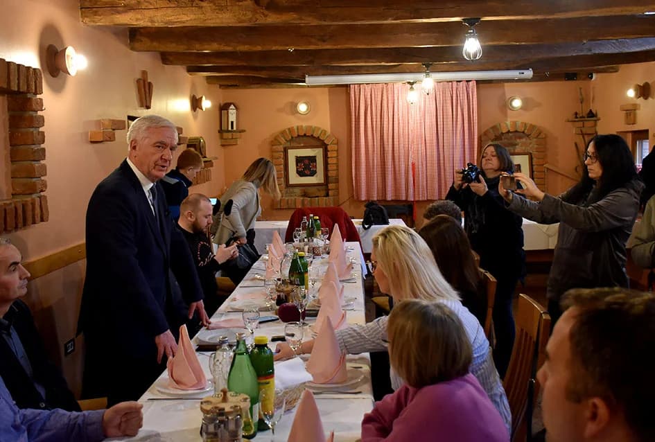 POŽEŠKI GRADONAČELNIK S NOVINARIMA: Cilj nam je odraditi dobar posao u ovom mandatu!