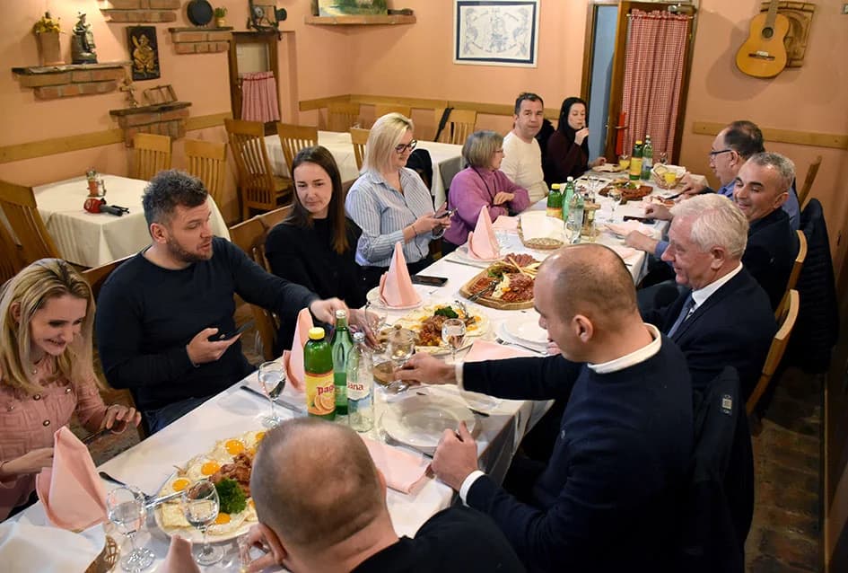 POŽEŠKI GRADONAČELNIK S NOVINARIMA: Cilj nam je odraditi dobar posao u ovom mandatu!