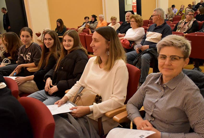 /FOTO/ HUMANITARNI KONCERT U POŽEGI: Glazbena čarolija za kupovinu kombija požeških invalida