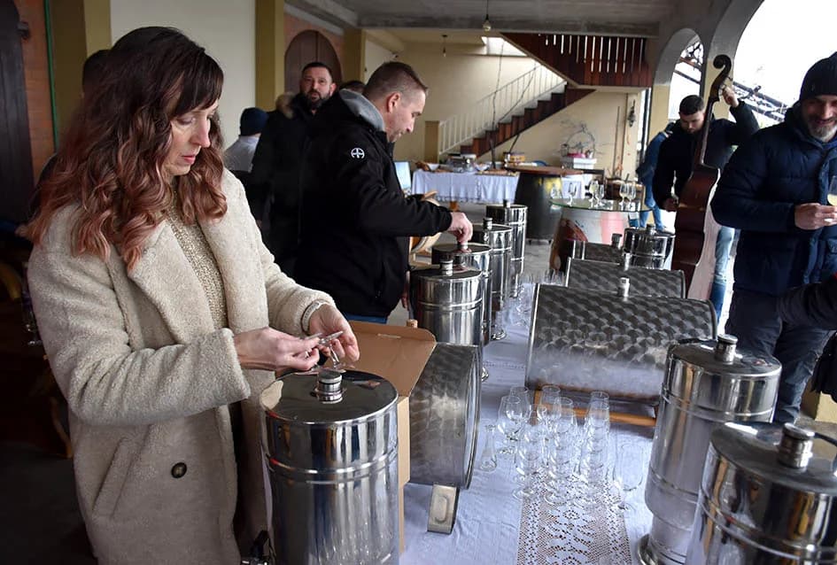 (FOTOGALERIJA) Najavili početak radova u vinogradima