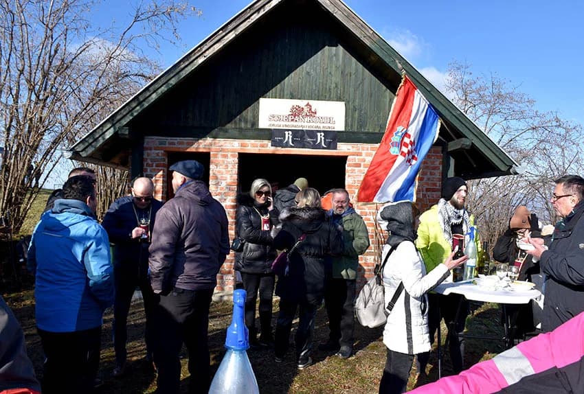 POŽEŽANI OBILJEŽILI VINCELOVO NA POŽEŠKOJ GORI: Slavlje u vinogradima s pogledom na Požešku kotlinu