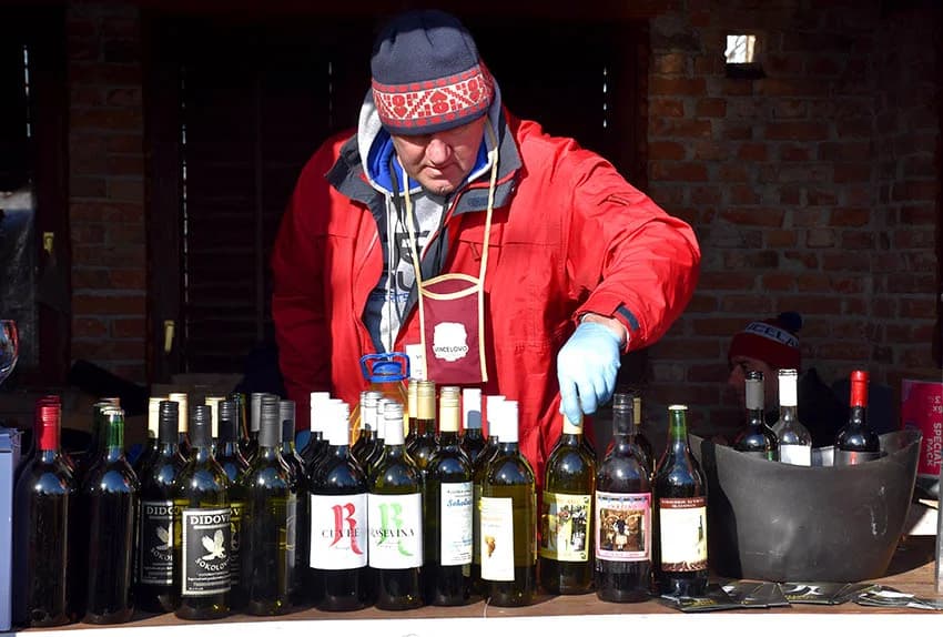 POŽEŽANI OBILJEŽILI VINCELOVO NA POŽEŠKOJ GORI: Slavlje u vinogradima s pogledom na Požešku kotlinu