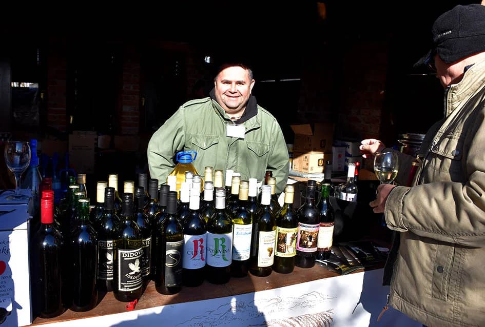 POŽEŽANI OBILJEŽILI VINCELOVO NA POŽEŠKOJ GORI: Slavlje u vinogradima s pogledom na Požešku kotlinu