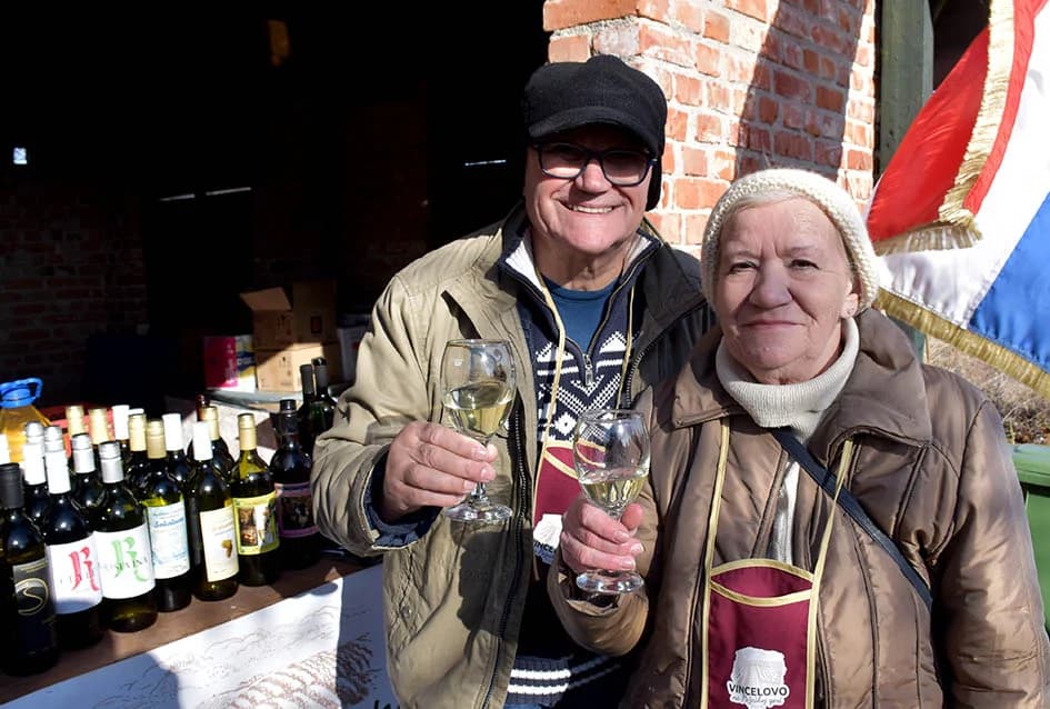 POŽEŽANI OBILJEŽILI VINCELOVO NA POŽEŠKOJ GORI: Slavlje u vinogradima s pogledom na Požešku kotlinu