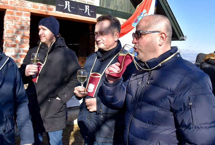 POŽEŽANI OBILJEŽILI VINCELOVO NA POŽEŠKOJ GORI: Slavlje u vinogradima s pogledom na Požešku kotlinu