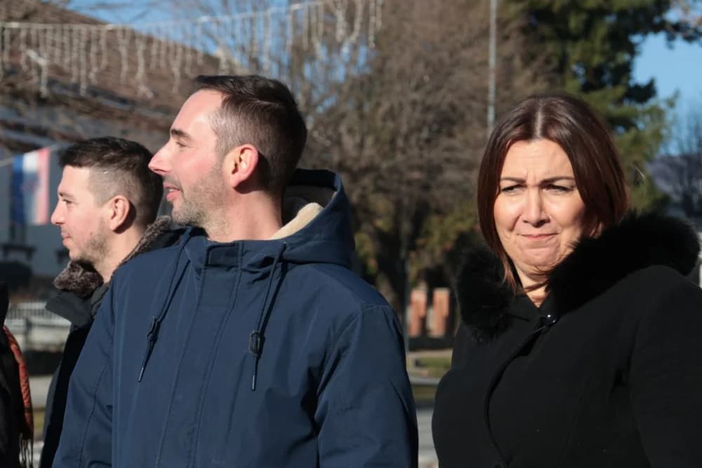 Na Trgu graševine u Kutjevu uz prigodan program orezani prvi trsovi loze i zapaljena vincelovska vatra