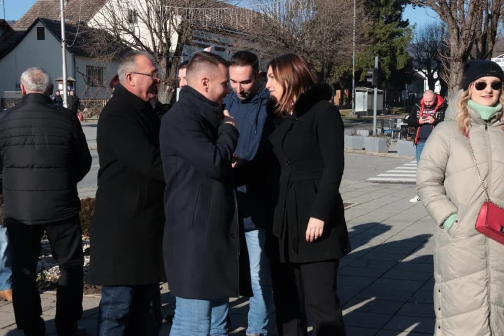 Na Trgu graševine u Kutjevu uz prigodan program orezani prvi trsovi loze i zapaljena vincelovska vatra